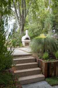 Phillip Withers ‘rescued’ this Victorian Grass Tree (Xanthorrhoea australis) from a gravel mine expansion and showcased it to good effect in “Saltbush” (Image: Melbourne International Flower & Garden Show)